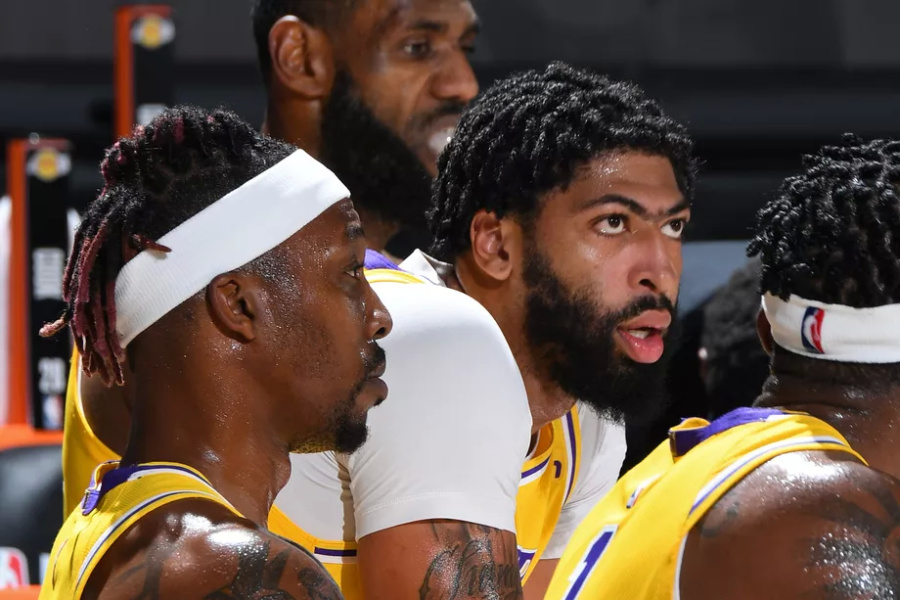 浓眉哥连续十场比赛得分超过战术调整,巴塞罗那挑战极限!的简单介绍