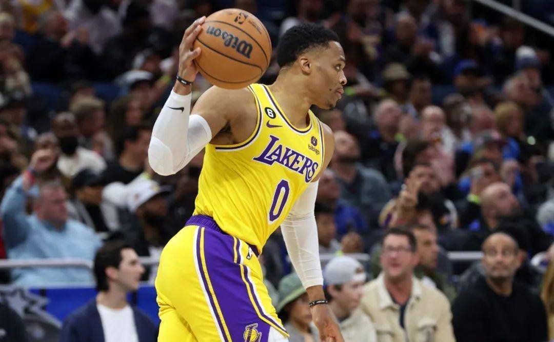 浓眉哥连续十场比赛得分超过战术调整,巴塞罗那挑战极限!的简单介绍