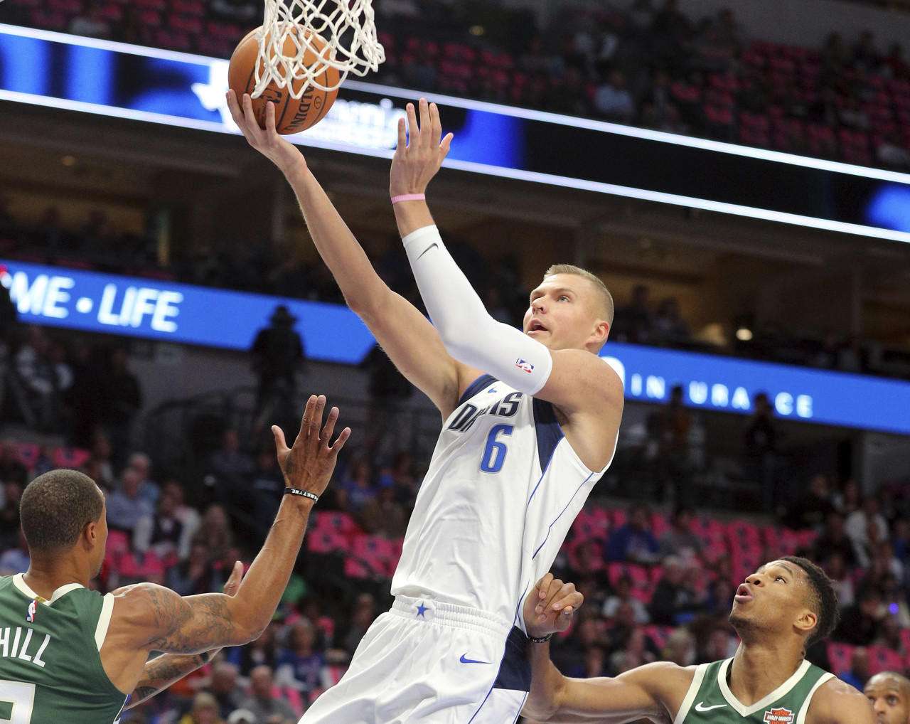 包含Ning在独行侠比赛中败北，出色防守引发热议！的词条