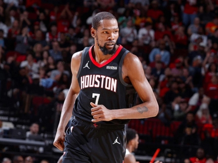 包含杜兰特回归赛场,势不可挡首场状态亮眼,IG观众沸腾!的词条